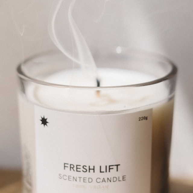 Fresh Lift Scented Candle 220g